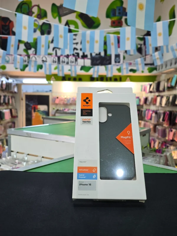 Funda Spigen Thin Fit MagFit para iPhone 16