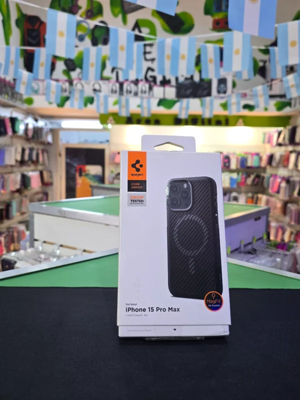 Funda Spigen Core Armor MagFit para iPhone 15 Pro Max