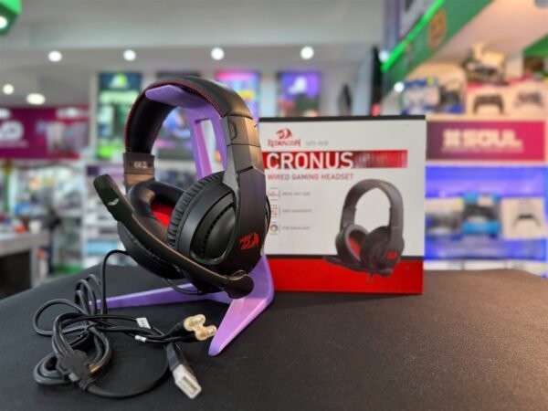 Auriculares redragon cronus H211 junto a su caja