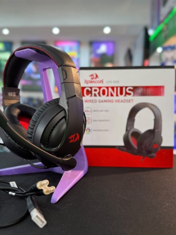 Auriculares redragon cronus H211 junto a su caja