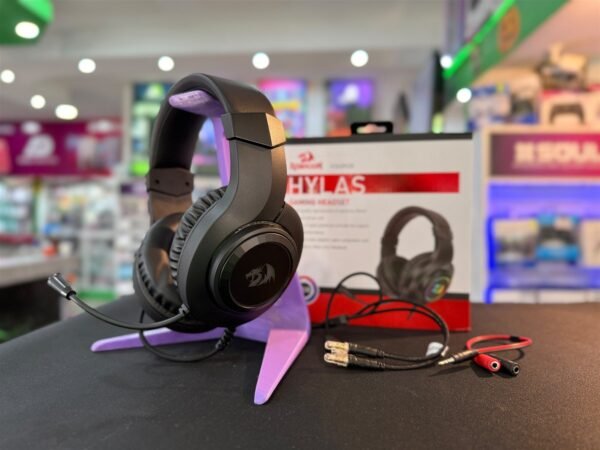 Auriculares redragon hylas H260 junto a su caja
