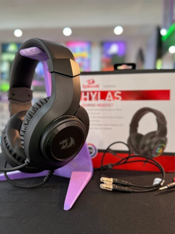 Auriculares redragon hylas H260 junto a su caja