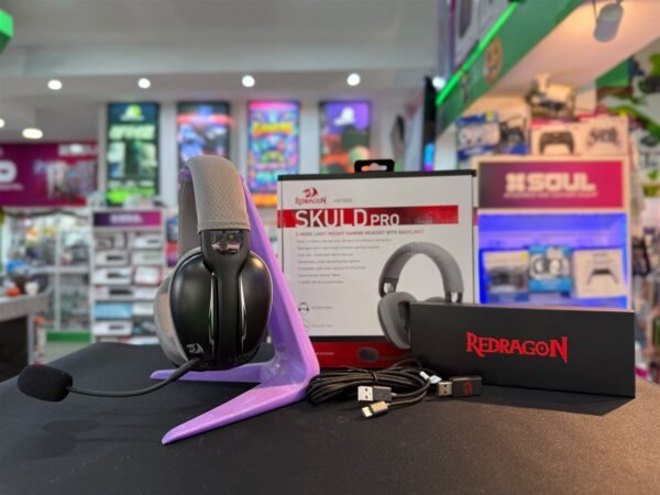 Auriculares redragon skuld pro H878 junto a su caja