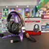 Auriculares Redragon Sparda H375 sobre soporte gamer
